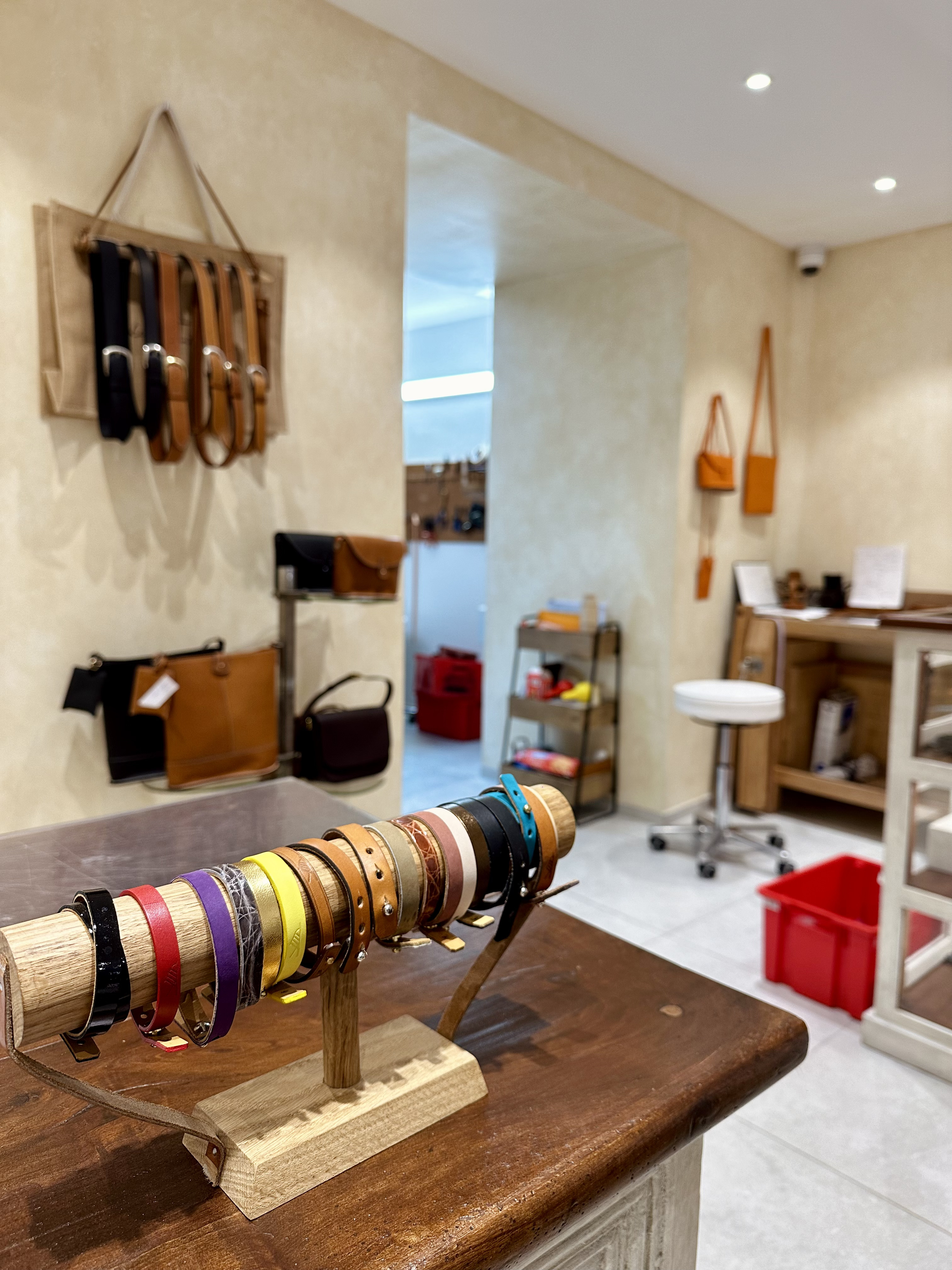 boutique maroquinerie rondini